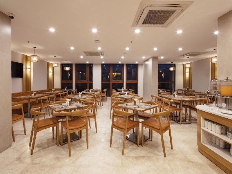 Sunkiss Hotel image