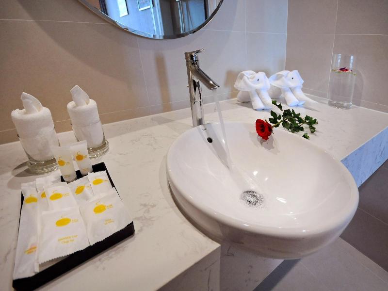 Sunkiss Hotel image