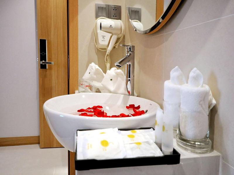 Sunkiss Hotel image