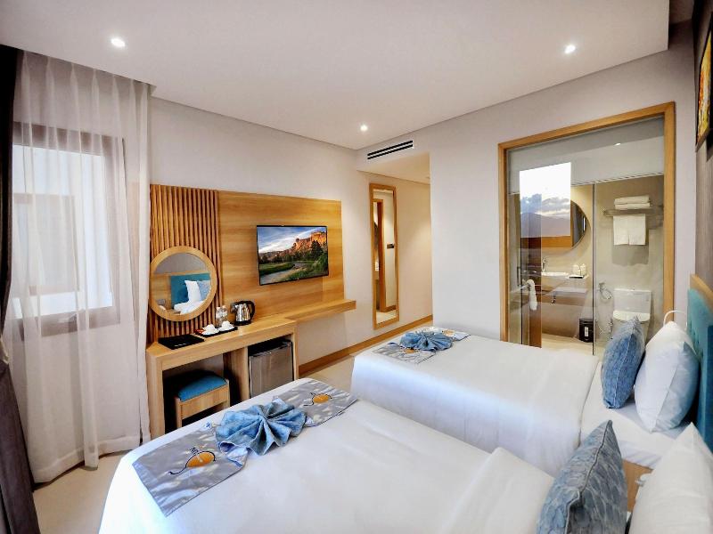 Sunkiss Hotel image