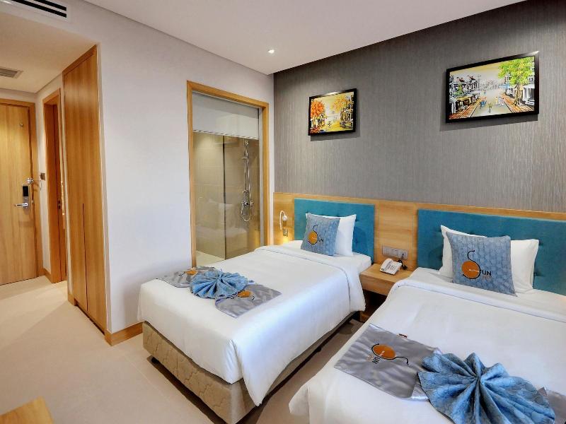 Sunkiss Hotel image