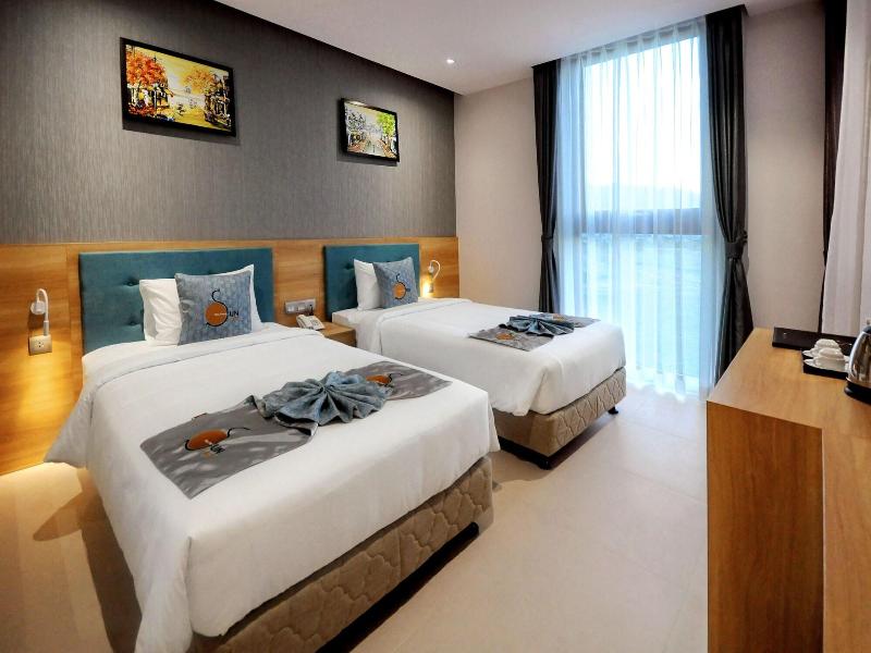 Sunkiss Hotel image