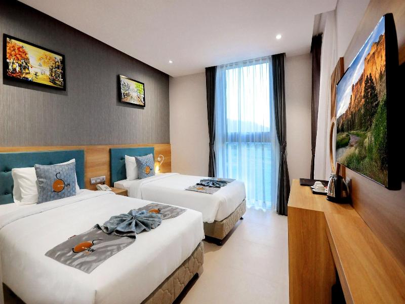 Sunkiss Hotel image