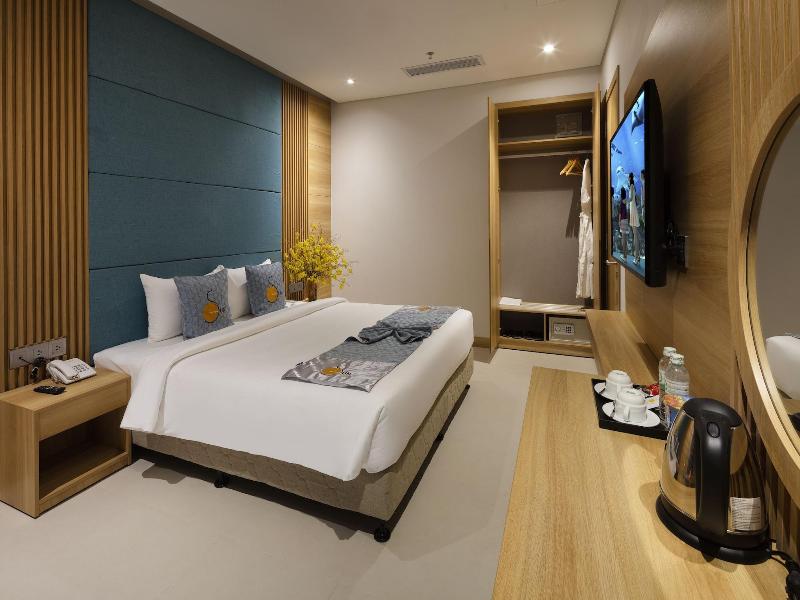 Sunkiss Hotel image