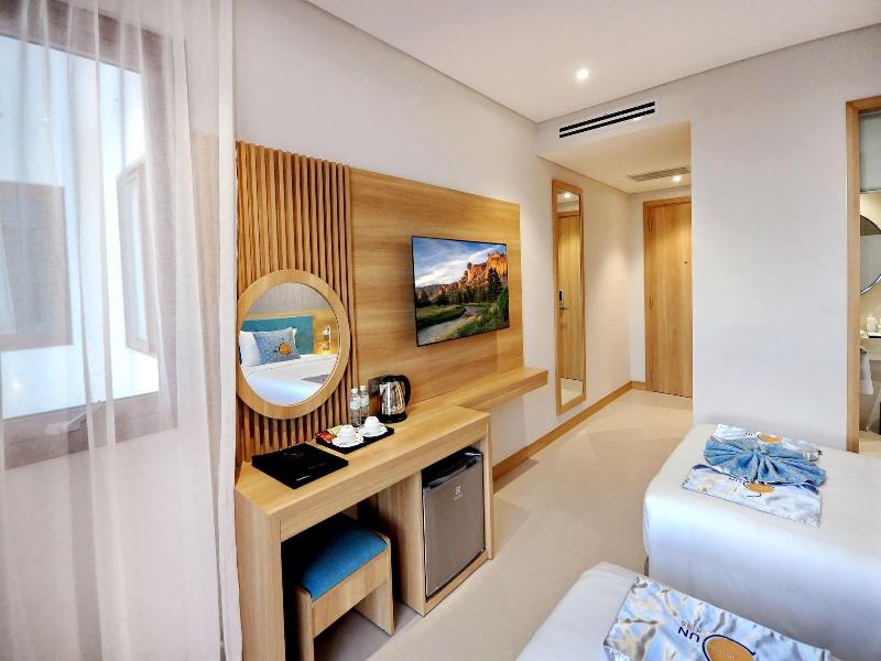 Sunkiss Hotel image