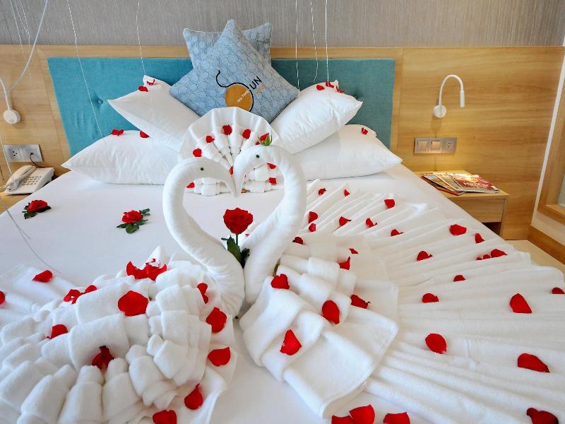 Sunkiss Hotel image