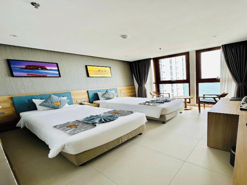 Sunkiss Hotel image