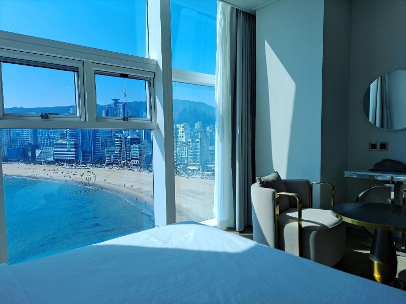 Ocean The Point Hotel image