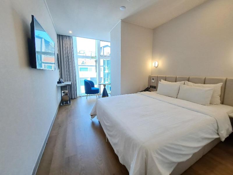 Ocean The Point Hotel image