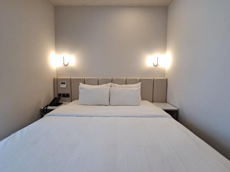 Ocean The Point Hotel image