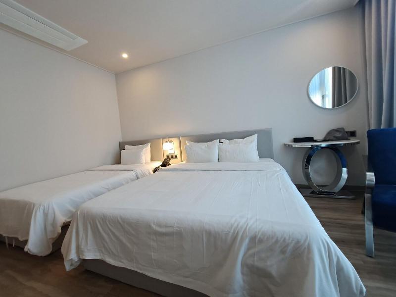 Ocean The Point Hotel image