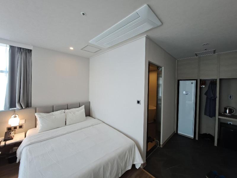 Ocean The Point Hotel image