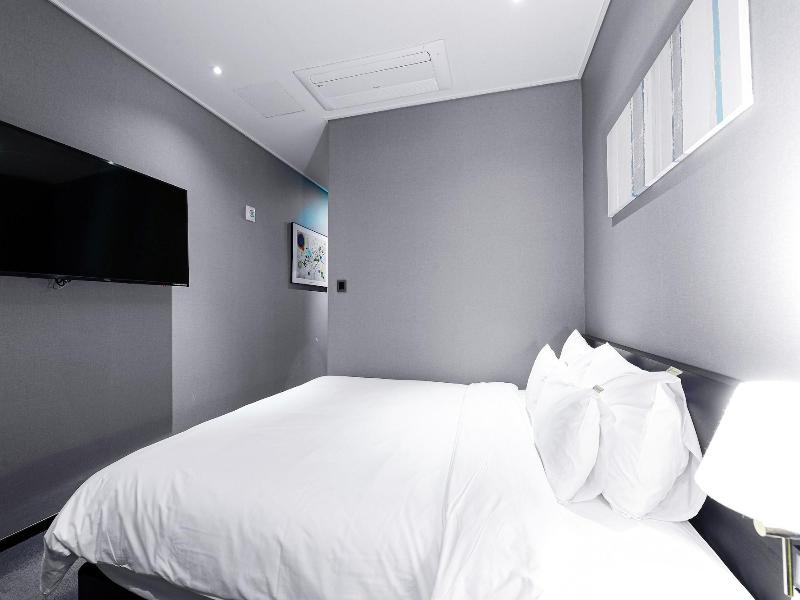 Ocean The Point Hotel image