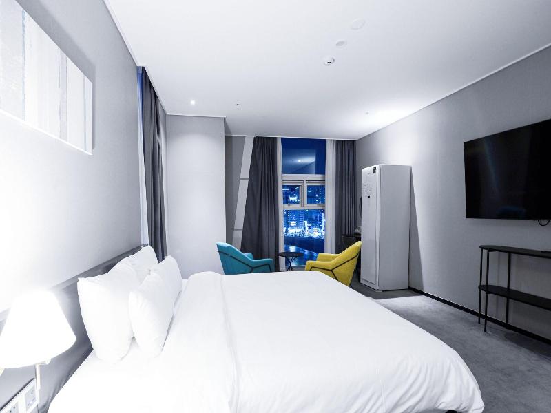 Ocean The Point Hotel image
