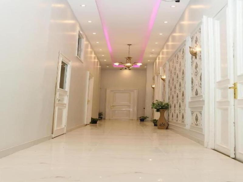 Mid Downtown Hotel image