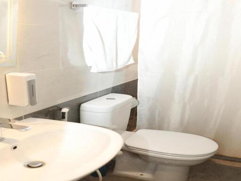 Mid Downtown Hotel image