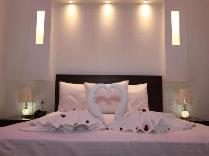 Mid Downtown Hotel image
