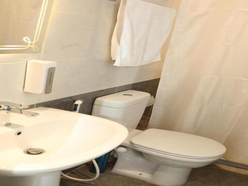 Mid Downtown Hotel image
