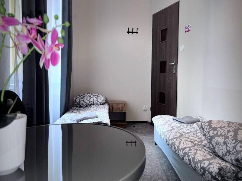 Fivehostel image
