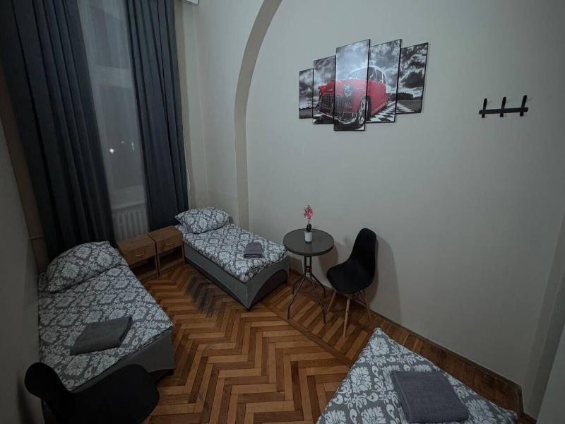 Fivehostel image