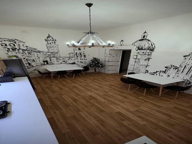 Fivehostel image