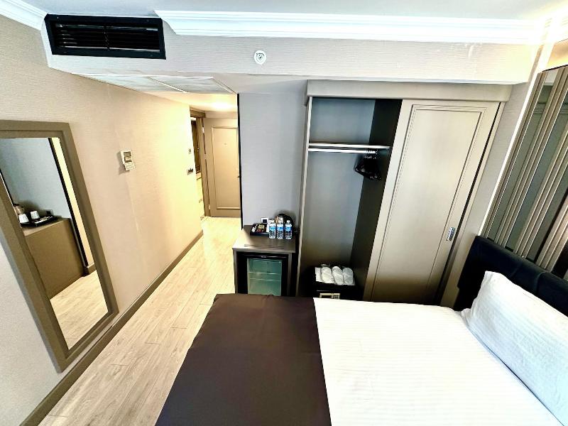 Aven Hotel image