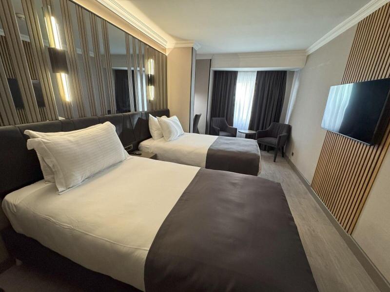 Aven Hotel image