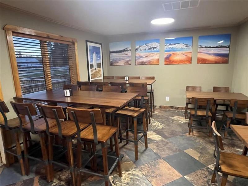 Mountain Vista Hotel image
