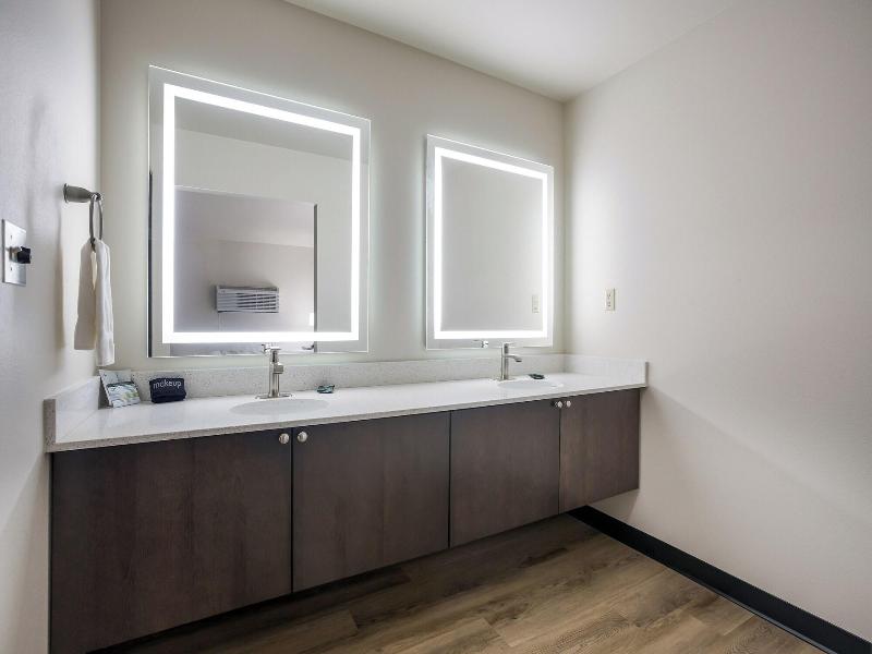 Mountain Vista Hotel image