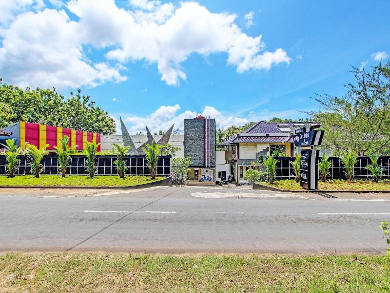 Collection O Gunung Kidul Near Baron Beach Forme image