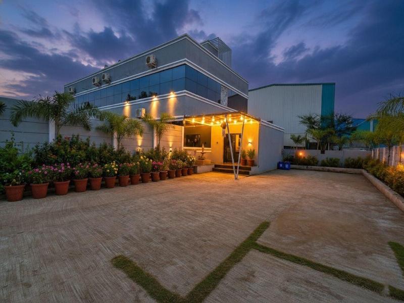 Fabhotel Tiru Residency image