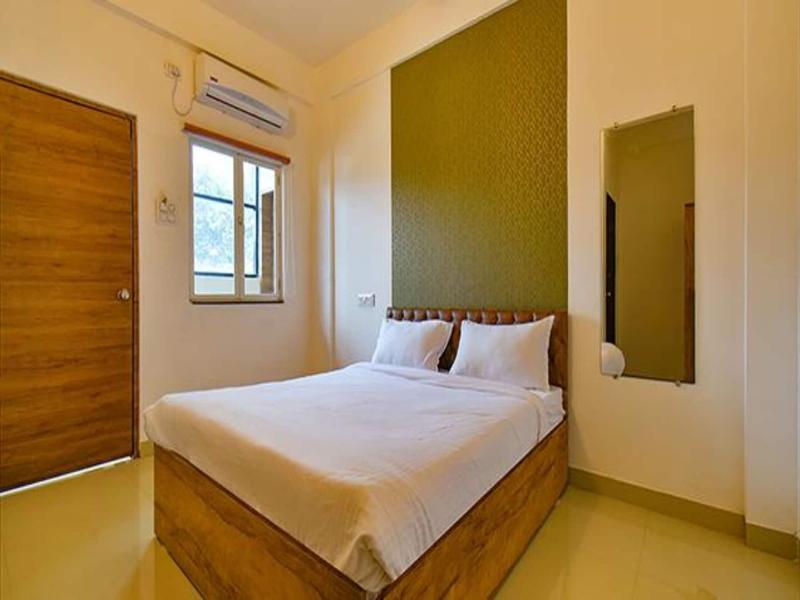 Fabhotel Tiru Residency image