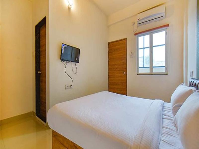 Fabhotel Tiru Residency image