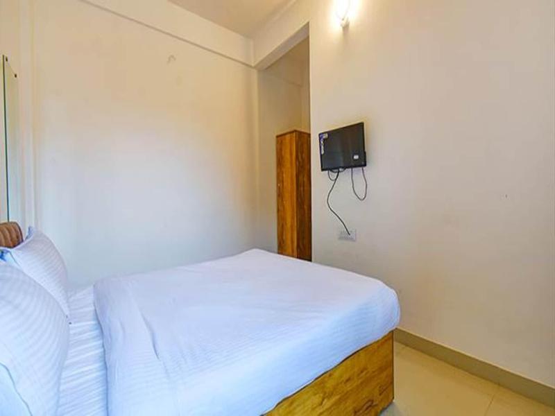 Fabhotel Tiru Residency image