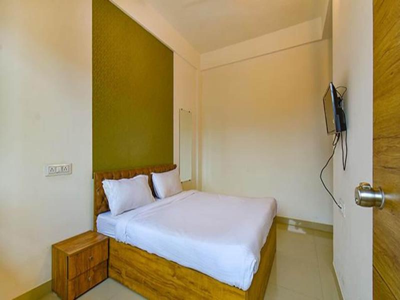 Fabhotel Tiru Residency image