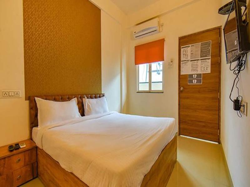 Fabhotel Tiru Residency image