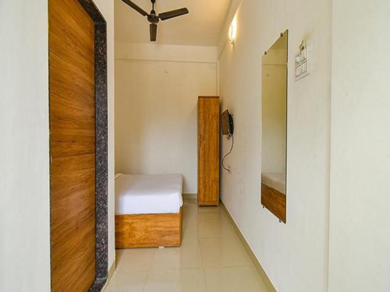 Fabhotel Tiru Residency image
