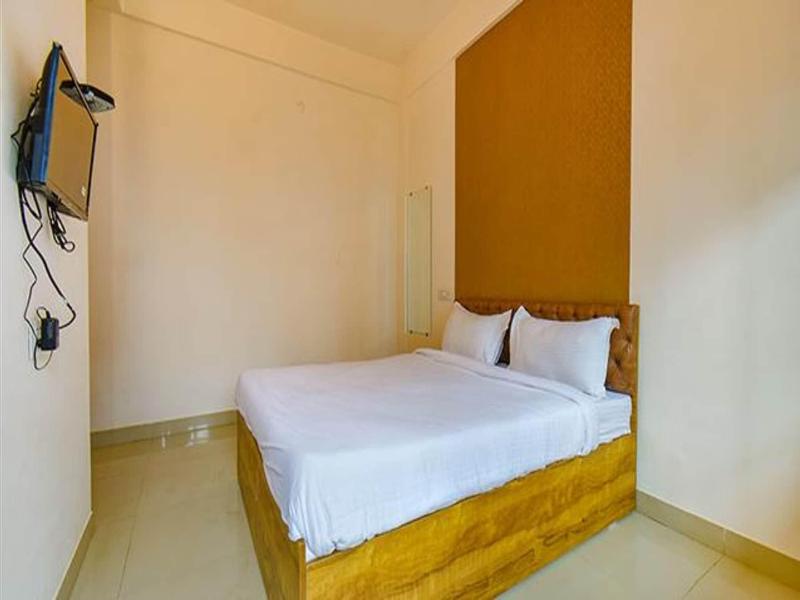 Fabhotel Tiru Residency image