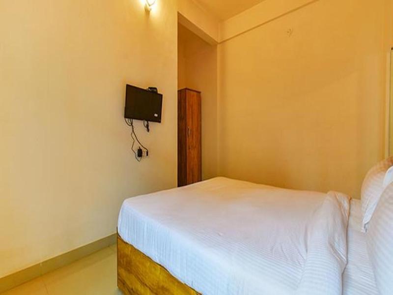 Fabhotel Tiru Residency image