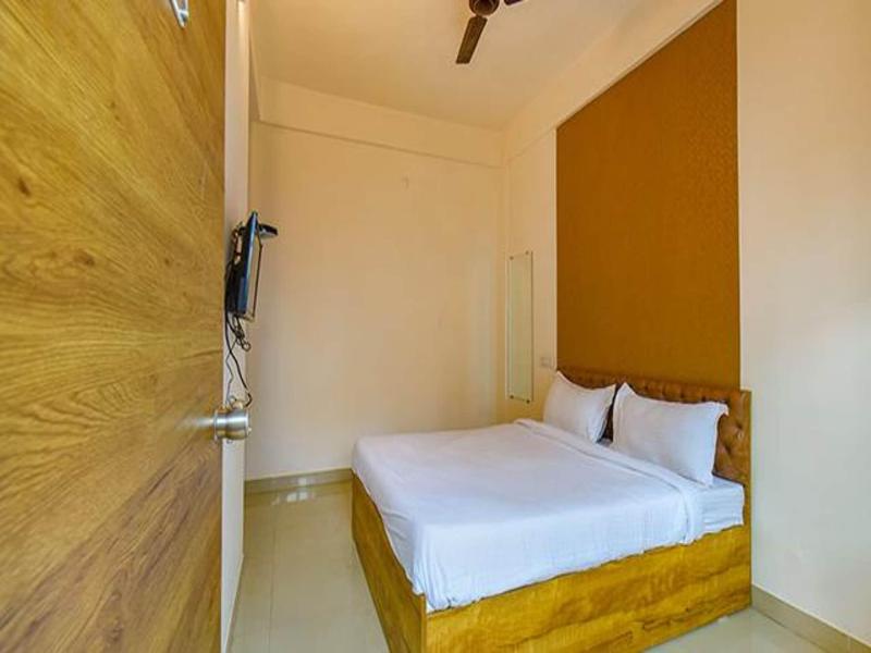 Fabhotel Tiru Residency image