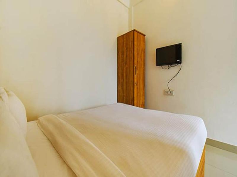Fabhotel Tiru Residency image