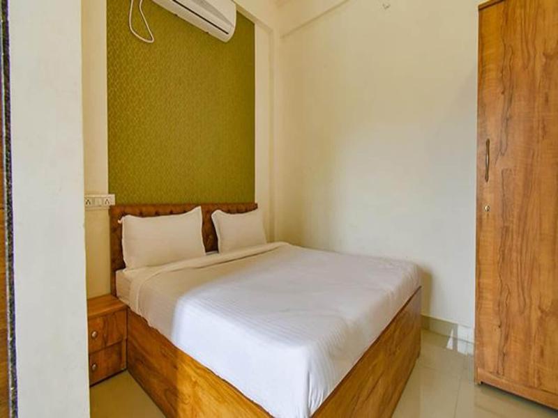 Fabhotel Tiru Residency image