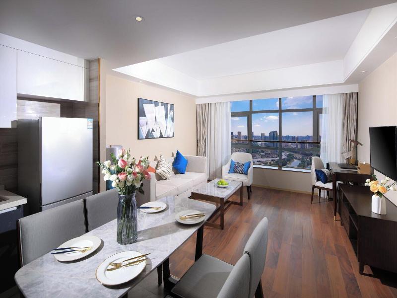 TRIPLE DELUXE CITY VIEW