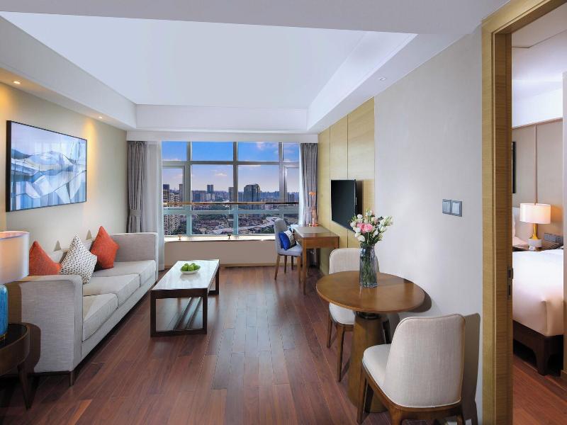 SUITE CITY VIEW KING BED
