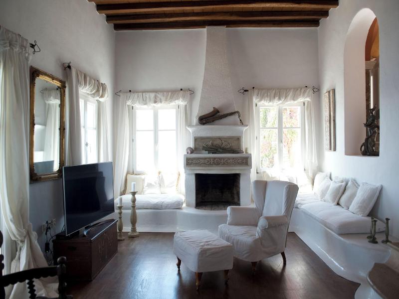 Topos Exclusive Mykonos gallery photo 14