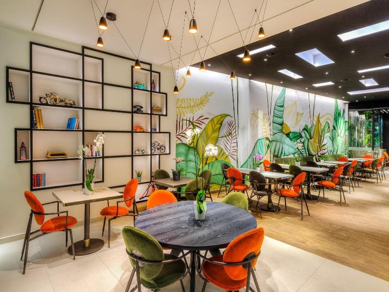Ivis 4 Boutique image