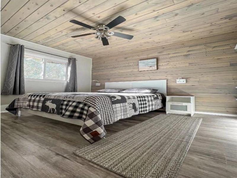DOUBLE KING BED ONE BEDROOM