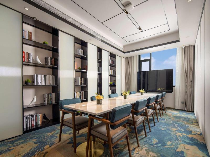 Hilton Garden Inn Shenzhen Nanshan Avenue image