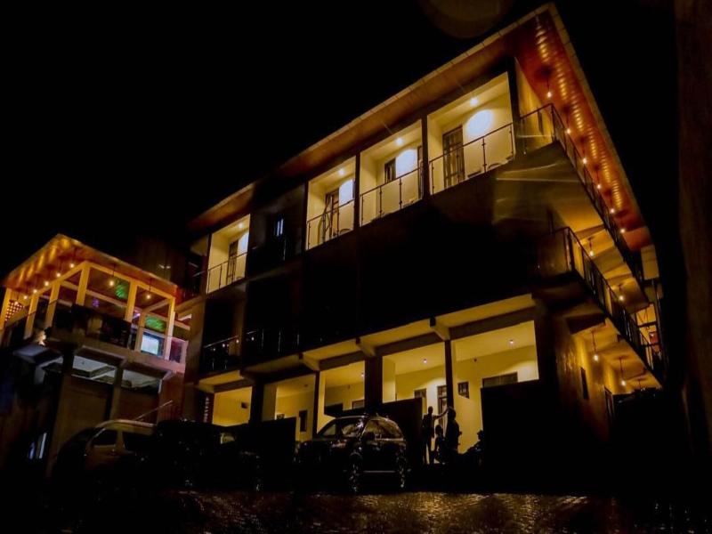 Fanfare Suites image