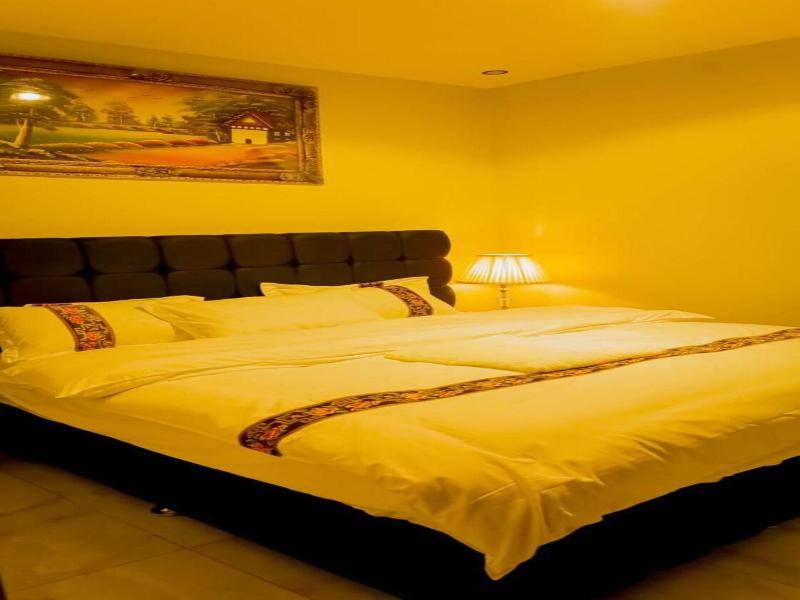 Fanfare Suites image